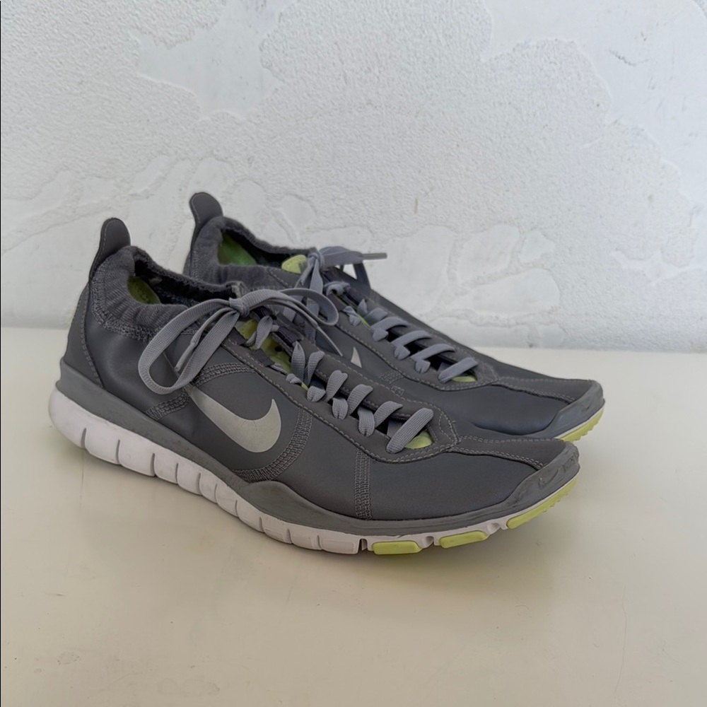 NIKE Training Free Twist Women’s Gray|Green Athletic Sneakers Size 7